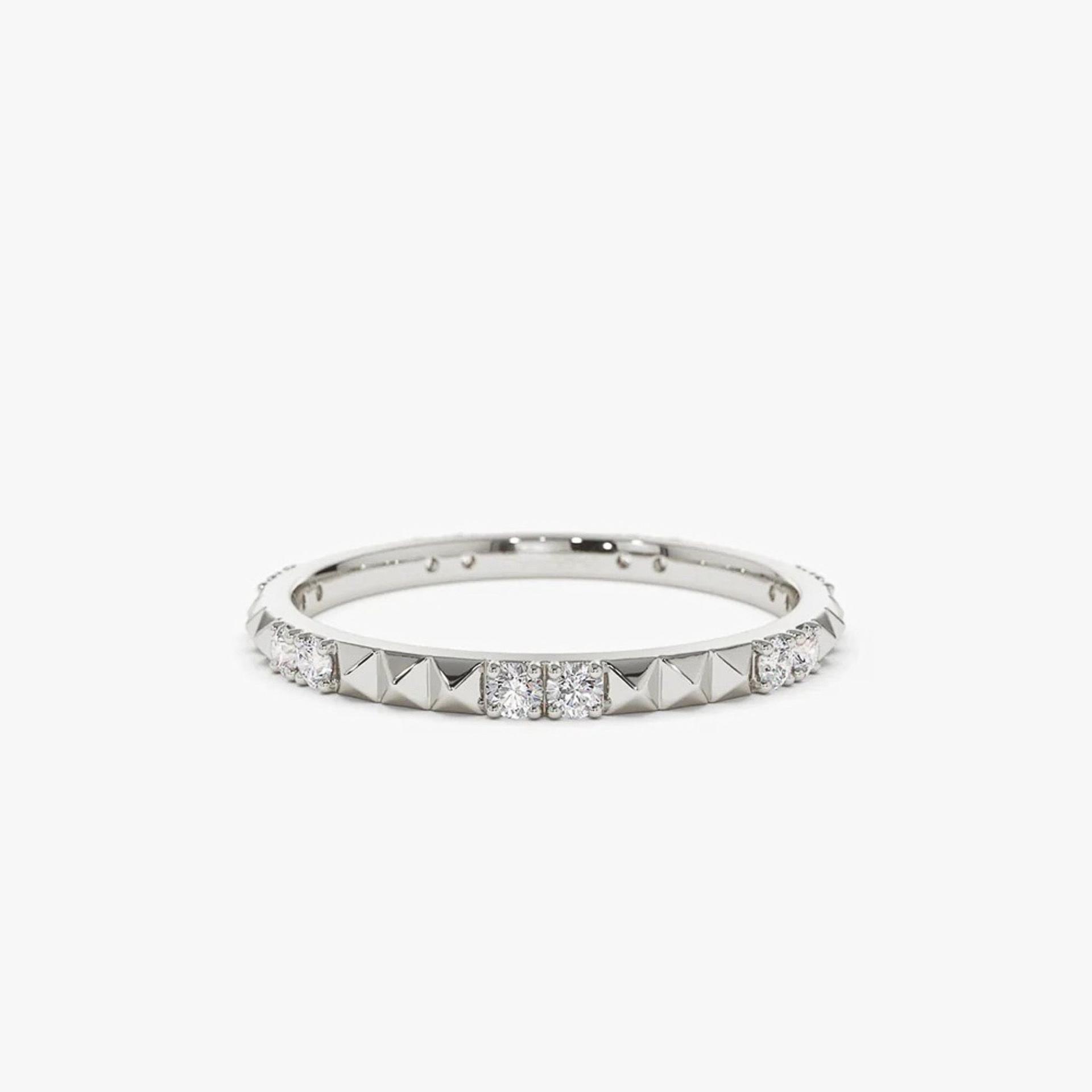 fancy-daxtylidi-FA061-se-leyko-xryso-me-diamantia.jpg