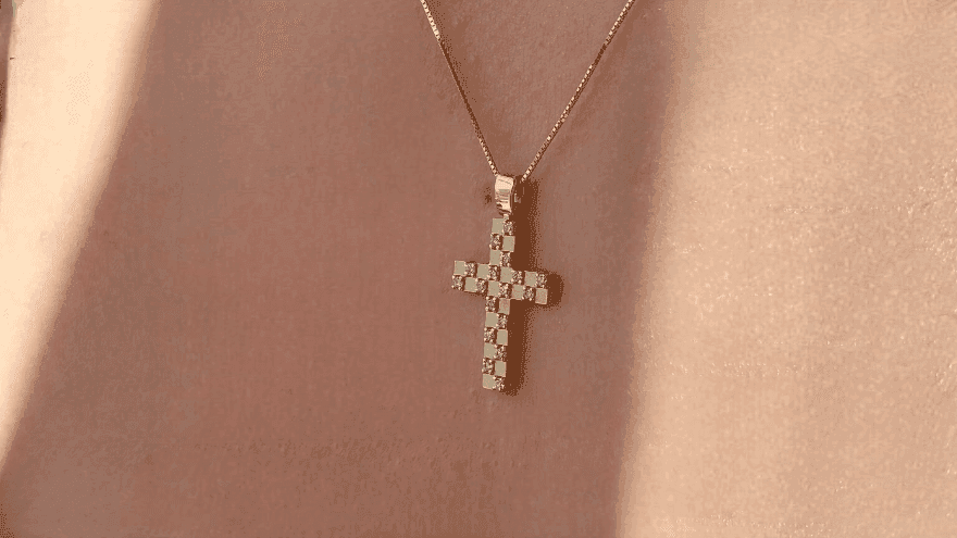 How to choose the ideal baptism cross
